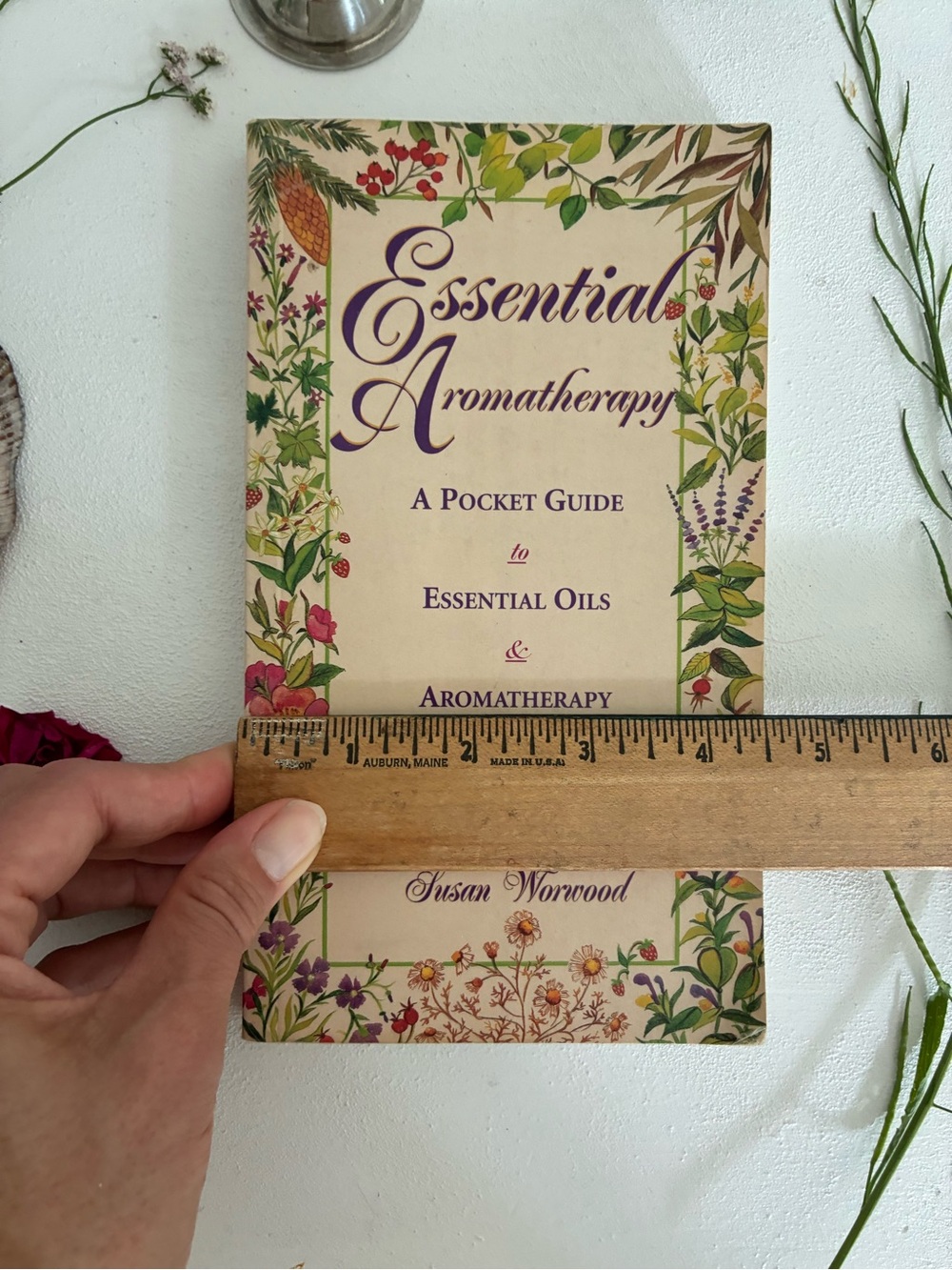 Essential Aromatherapy Pocket Guide — Cream Floral Cover - Picture 4 of 17
